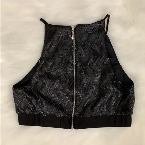 𝅺sequined high neck crop top - Picture 6 of 8